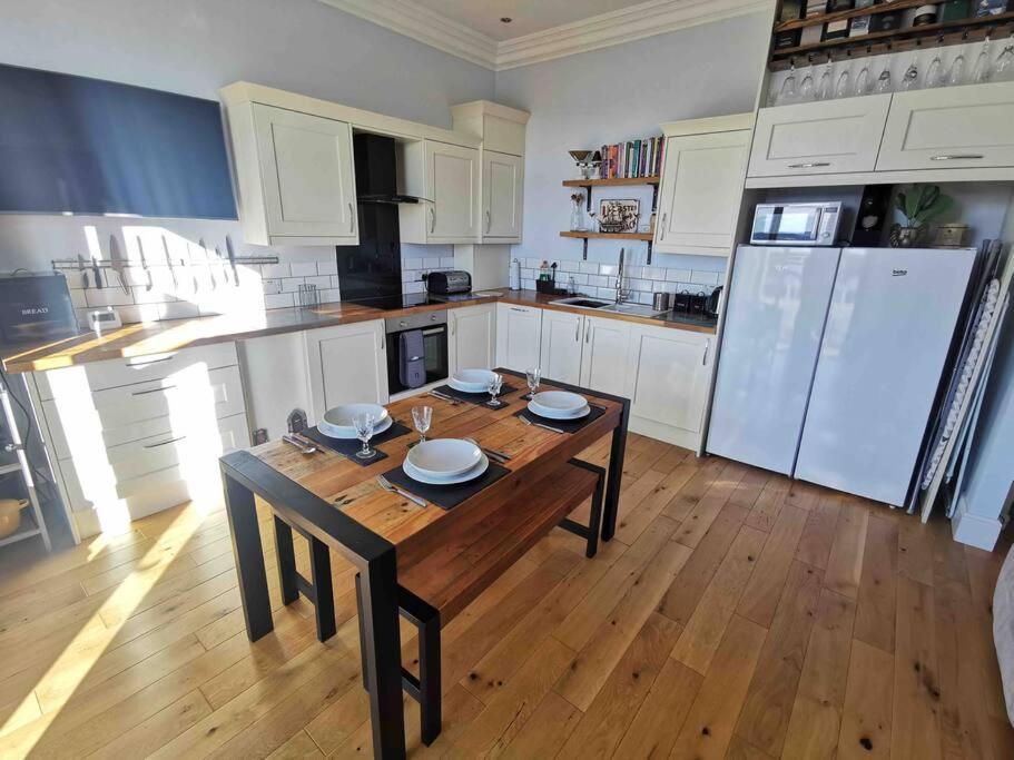 Number 7 Torquay Stunning Sea Views Apartment ภายนอก รูปภาพ
