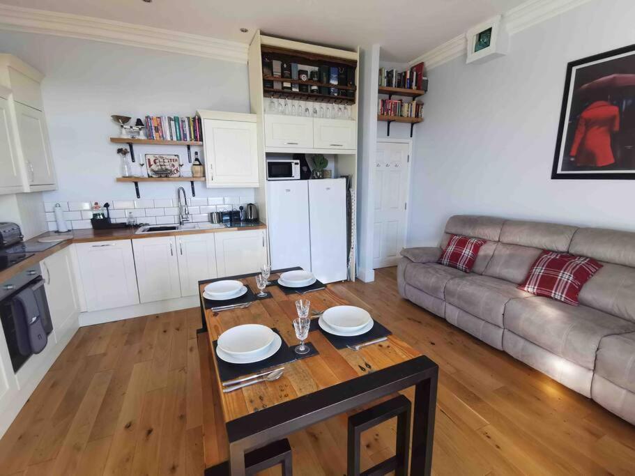 Number 7 Torquay Stunning Sea Views Apartment ภายนอก รูปภาพ