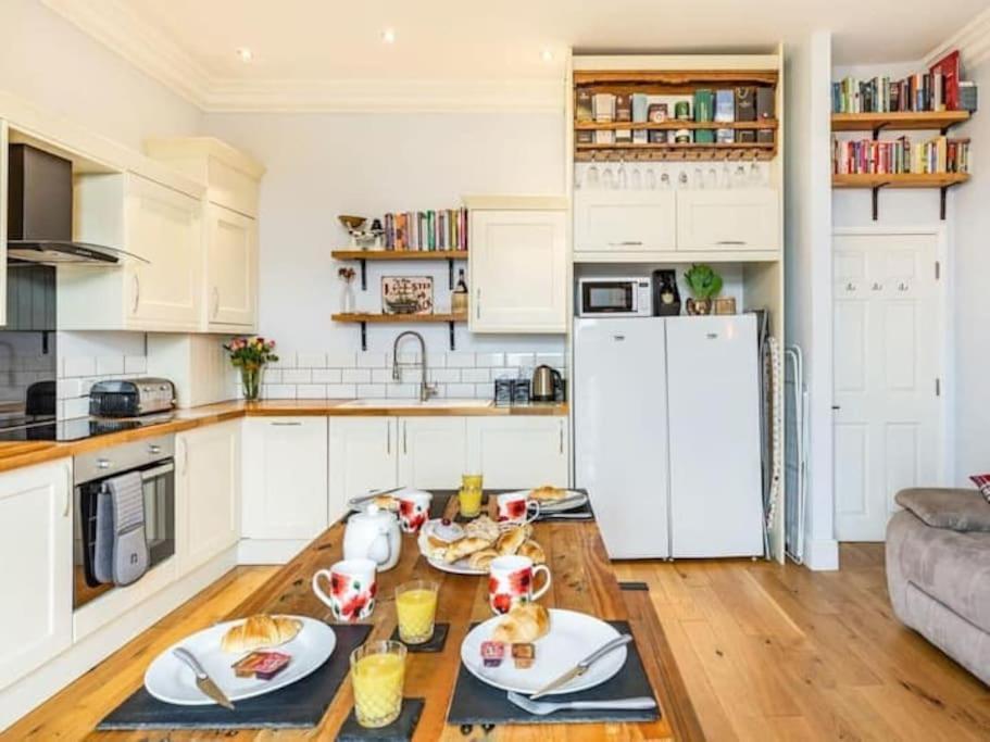 Number 7 Torquay Stunning Sea Views Apartment ภายนอก รูปภาพ